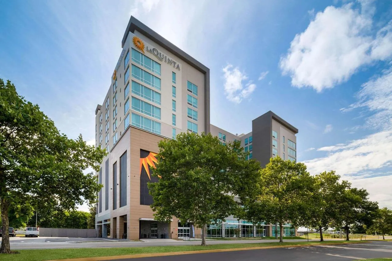 La Quinta Inn & Suites By Wyndham Nashville Downtown Stadium