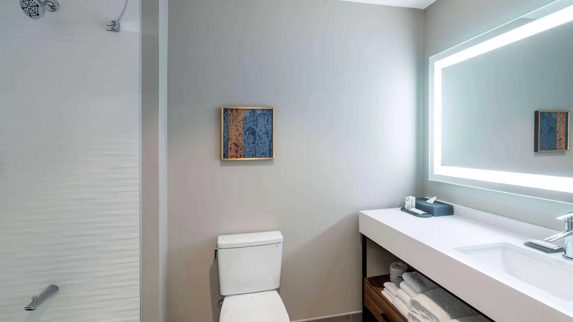 La Quinta Inn & Suites By Wyndham Nashville Downtown Stadium