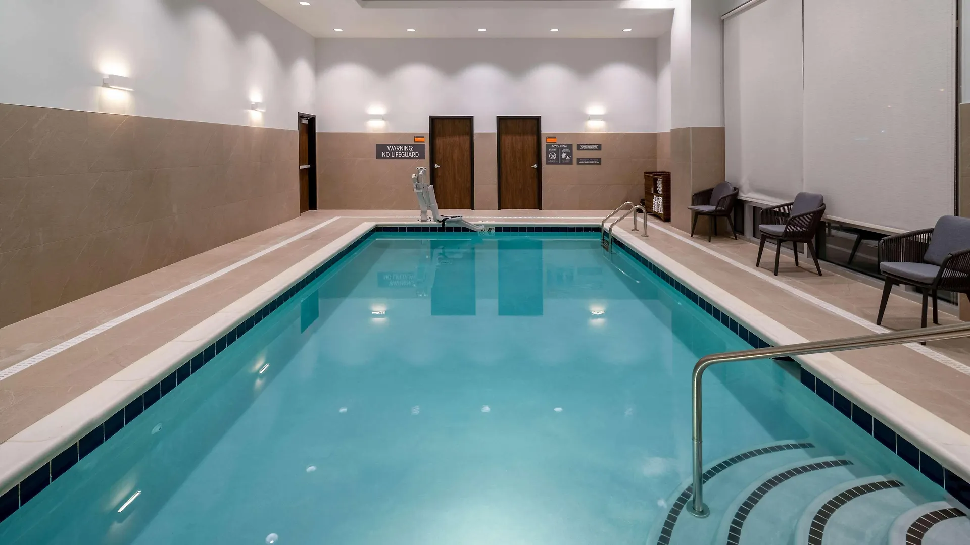 מלון La Quinta Inn & Suites By Wyndham Nashville Downtown Stadium