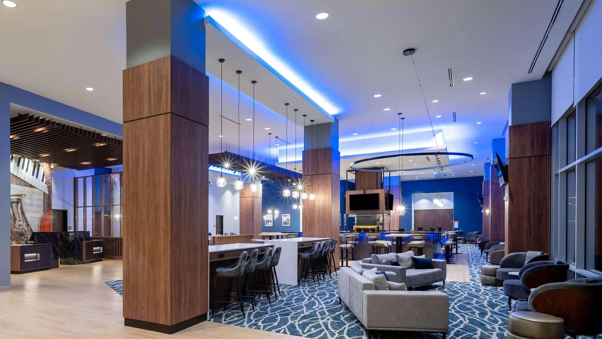 La Quinta Inn & Suites By Wyndham Nashville Downtown Stadium