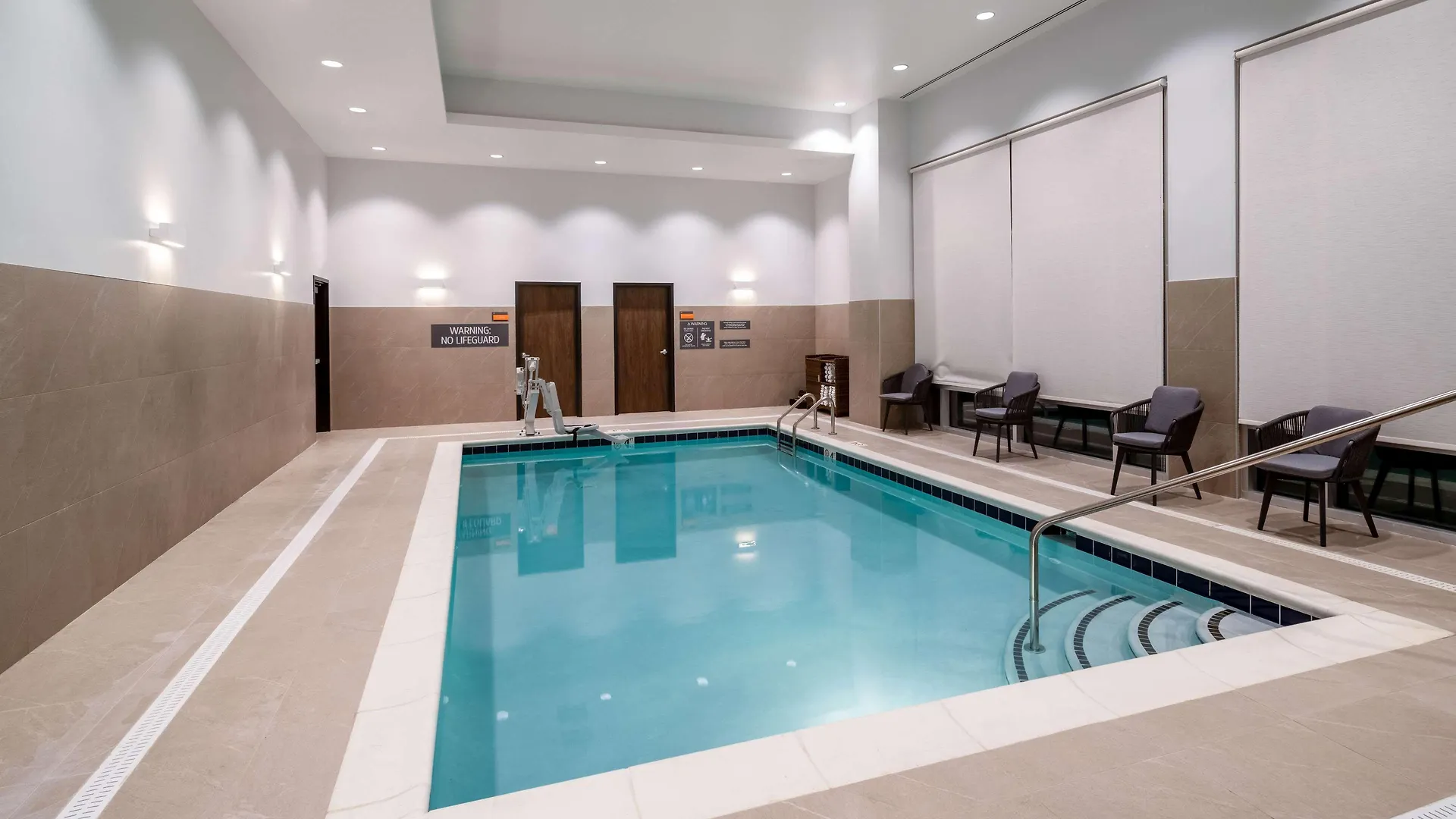 מלון La Quinta Inn & Suites By Wyndham Nashville Downtown Stadium