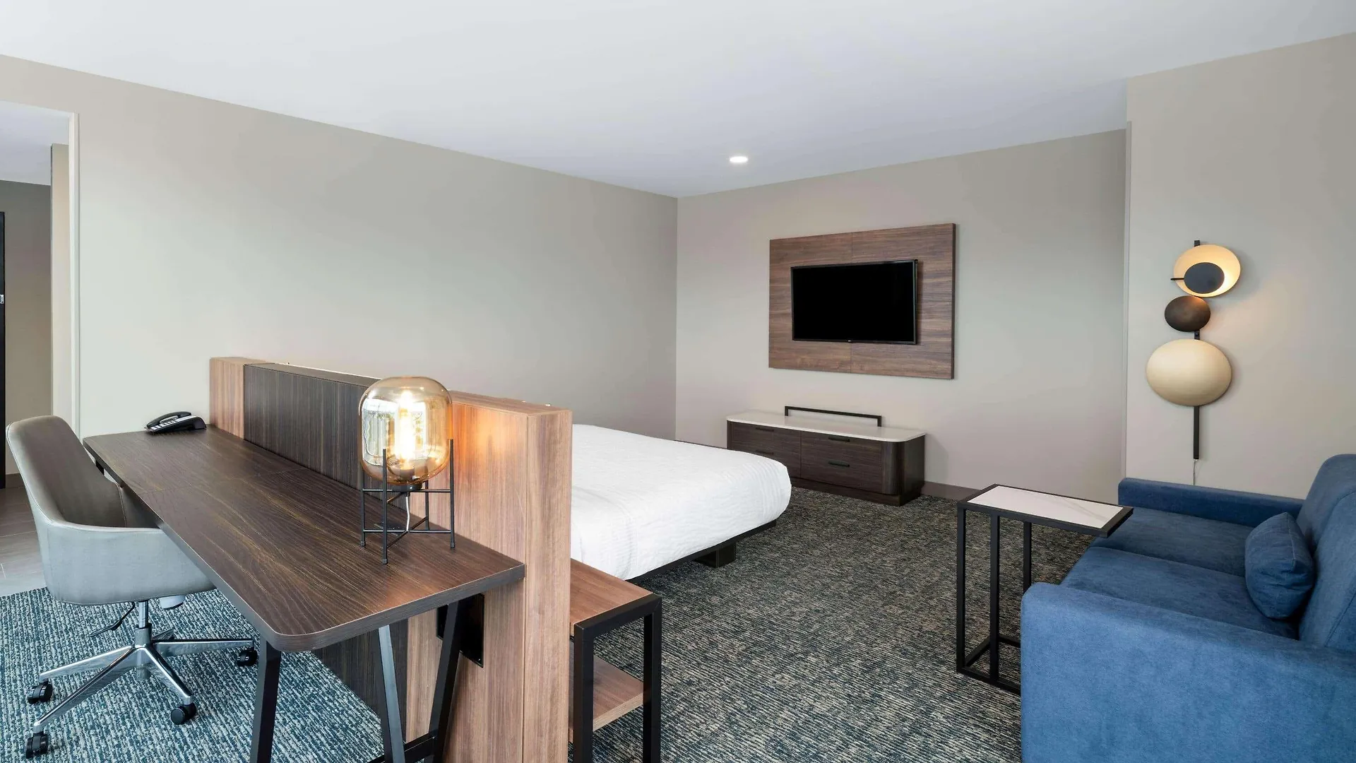 La Quinta Inn & Suites By Wyndham Nashville Downtown Stadium